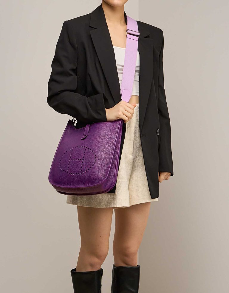 Hermès Evelyne 29 Clémence Anémone / Mauve Sylvestre on Model | Sell your designer bag