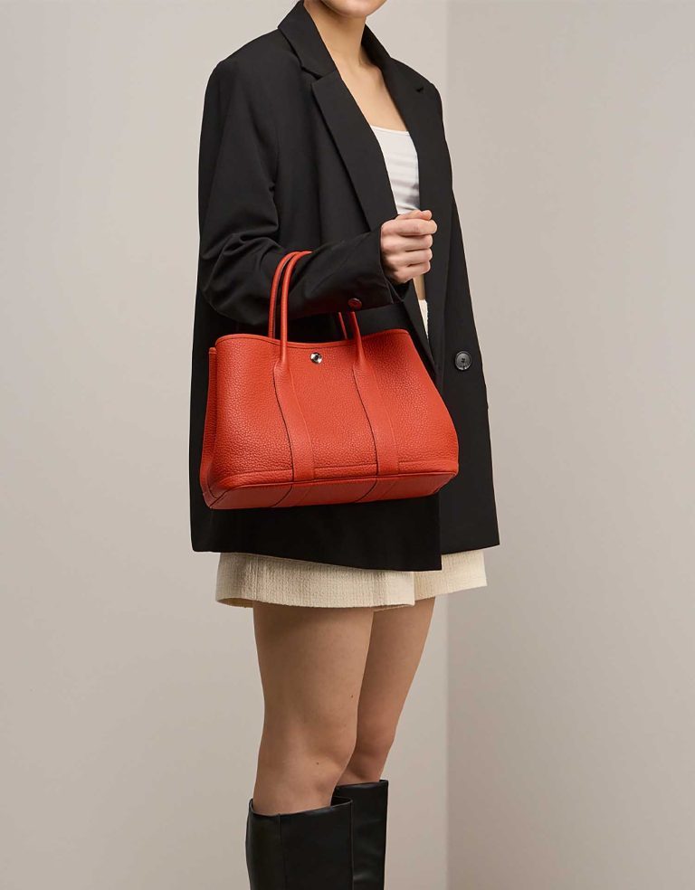 Hermès Garden Party 30 Veau Négonda Capucine on Model | Vendez votre sac de créateur