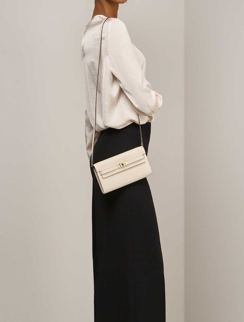 Hermès Kelly To Go Epsom Nata / Sésame on Model | Sell your designer bag
