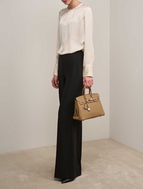 Hermès Birkin 25 Togo Biscuit on Model | Sell your designer bag