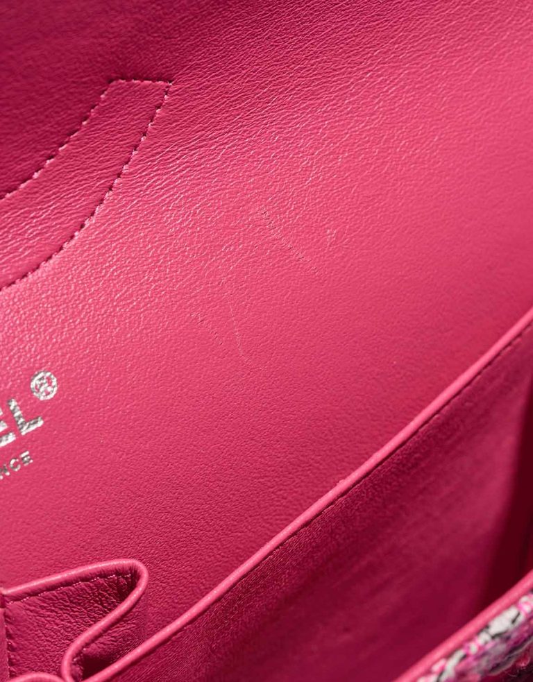Chanel Timeless Jumbo Tweed Pink / White Signs of wear | Sell your designer bag