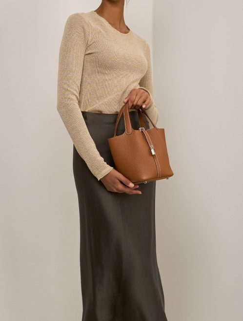 Hermès Picotin 18 Taurillon Clémence Gold on Model | Sell your designer bag