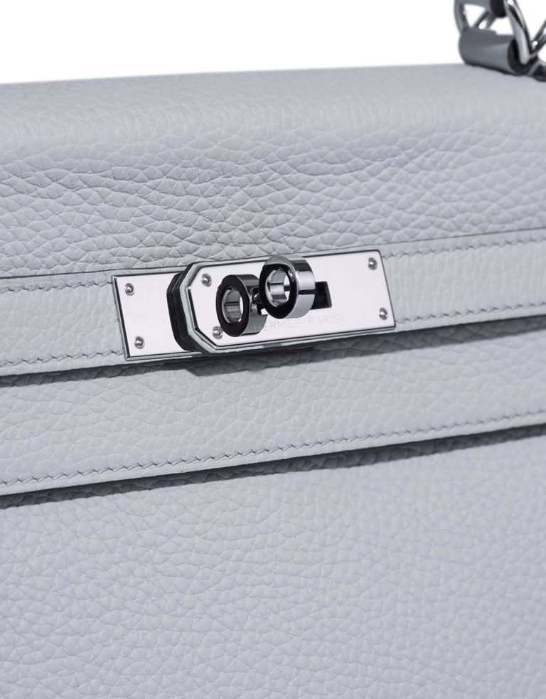 Hermès Kelly 32 Clémence Bleu Pâle Closing System | Sell your designer bag