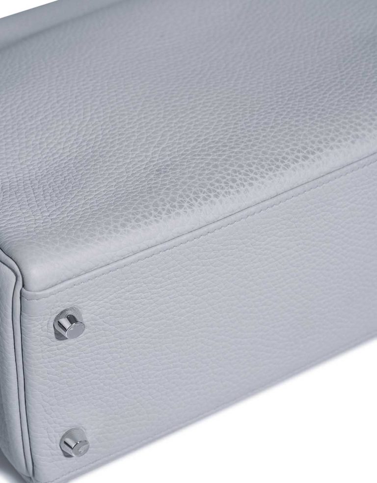 Hermès Kelly 32 Clémence Bleu Pâle Signs of wear | Sell your designer bag