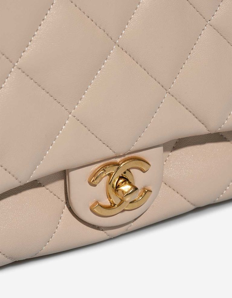 Chanel Flap Bag Medium Lamb Off White Closing System | Sell your designer bag
