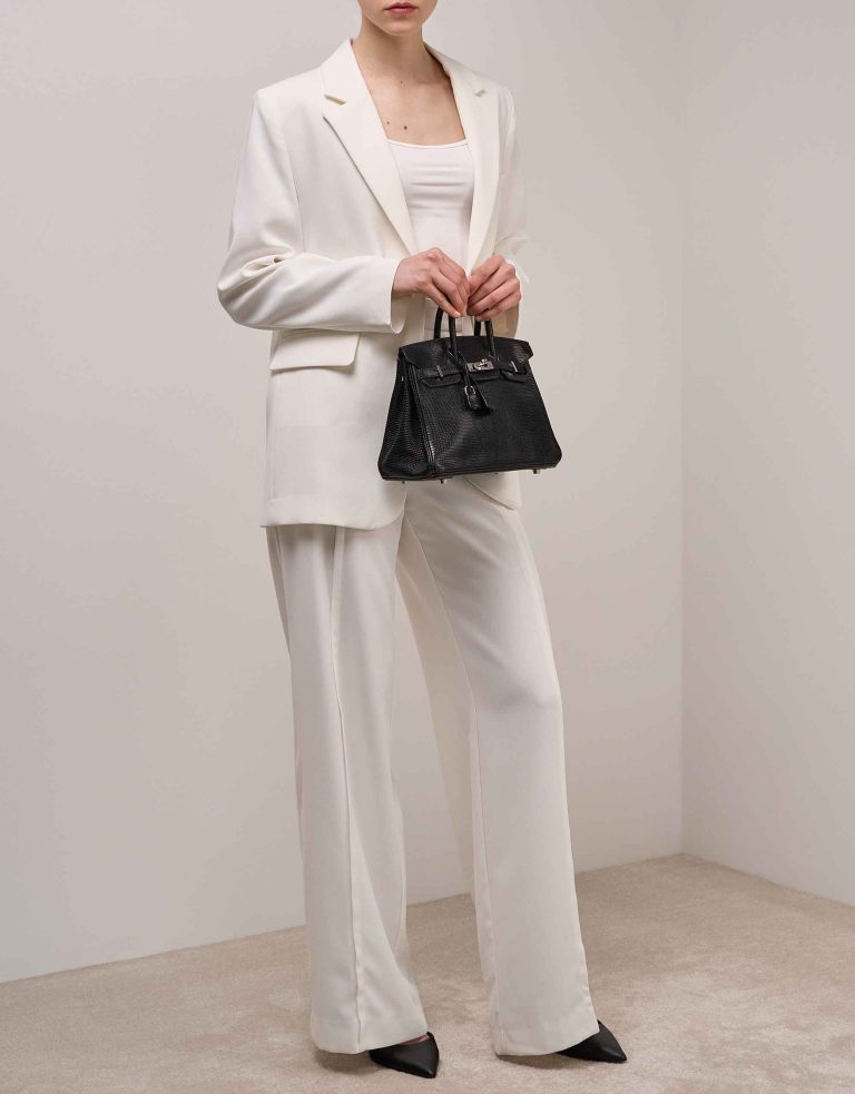 Hermès Birkin 25 Salvator Lizard Black on Model | Sell your designer bag