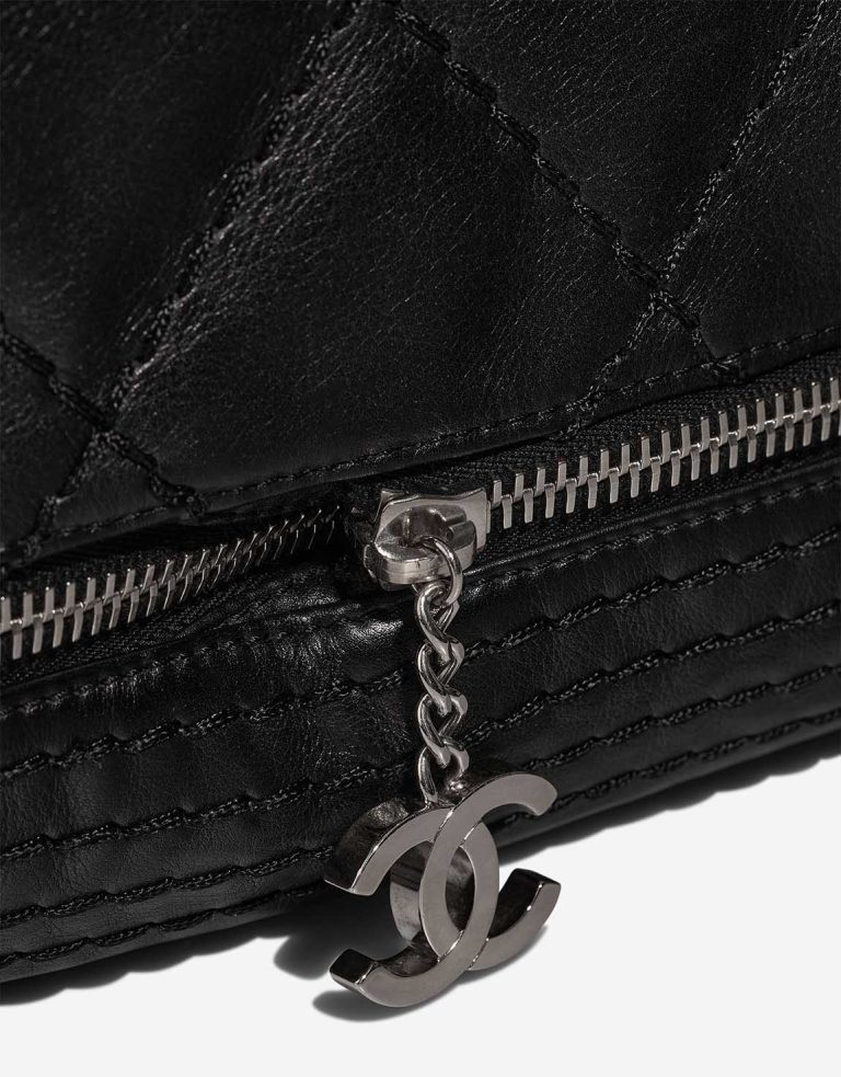 Chanel Timeless Flap Bag Maxi Lamb Black Closing System | Sell your designer bag