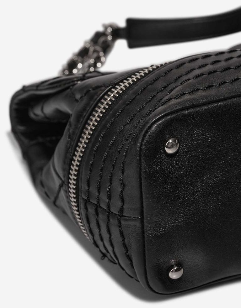 Chanel Timeless Flap Bag Maxi Lamb Black Signs of wear | Sell your designer bag