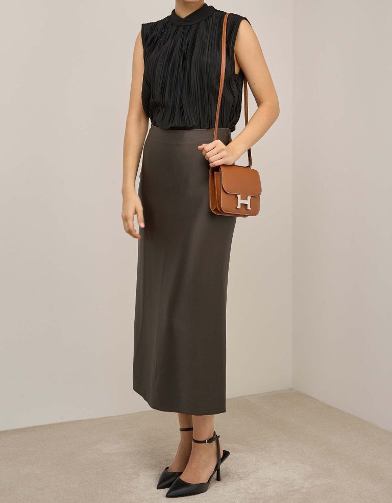 Hermès Constance 18 Epsom Gold on Model | Sell your designer bag