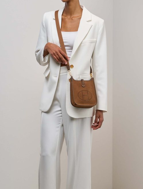 Hermès Evelyne 16 Clémence / Veau Grizzly / Wooly Gold / Alezan / Chamois on Model | Sell your designer bag
