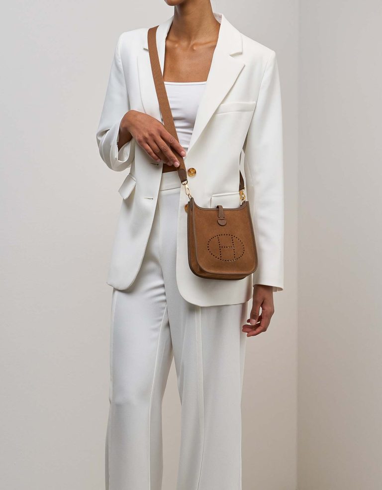 Hermès Evelyne 16 Clémence / Veau Grizzly / Wooly Gold / Alezan / Chamois on Model | Sell your designer bag