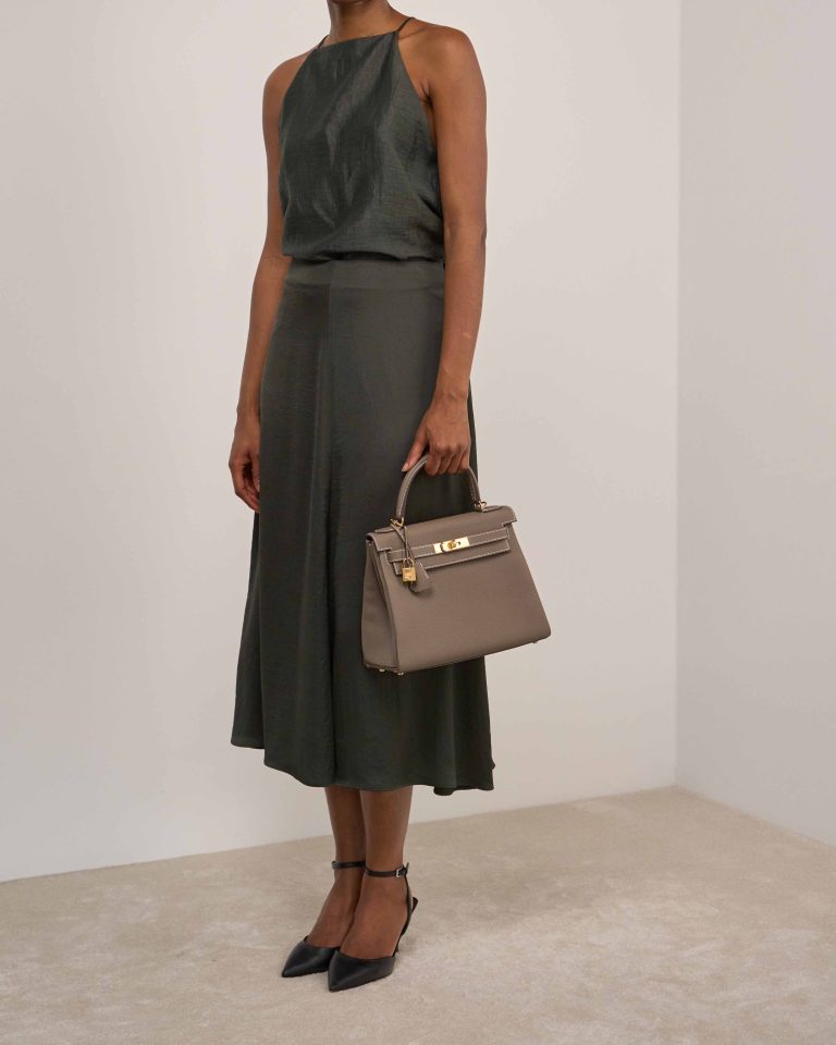 Hermès Kelly 28 Togo Étoupe on Model | Sell your designer bag