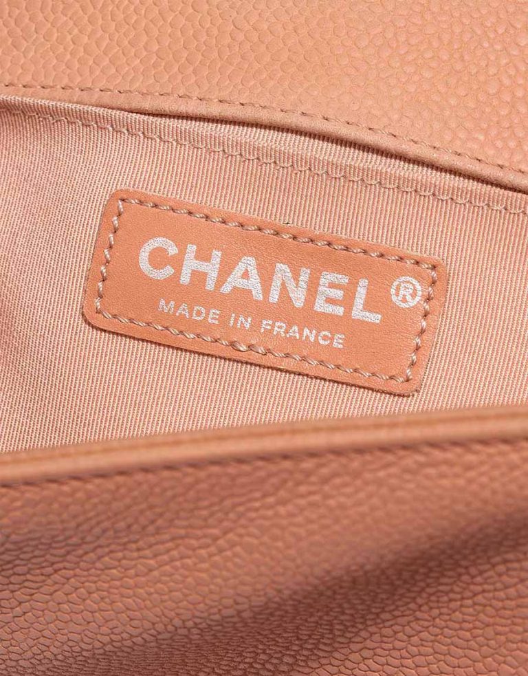 Chanel Boy Old Medium Caviar-Leder Nude Logo | Verkaufen Sie Ihre Designer-Tasche