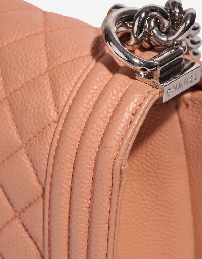 Chanel Boy Old Medium Caviar-Leder Nude Gebrauchsspuren | Verkaufen Sie Ihre Designer-Tasche