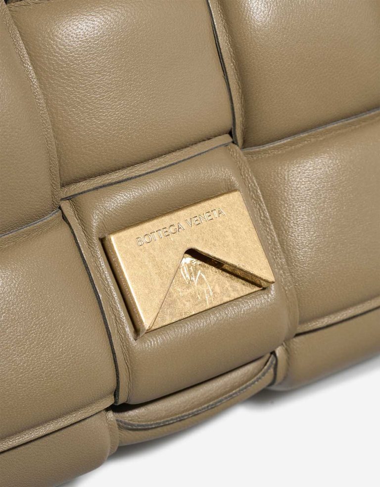 Bottega Veneta Cassette Lamb Sage Closing System | Sell your designer bag