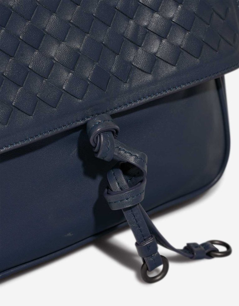 Bottega Veneta Crossbody Bag Medium Lamb Blue Closing System | Sell your designer bag