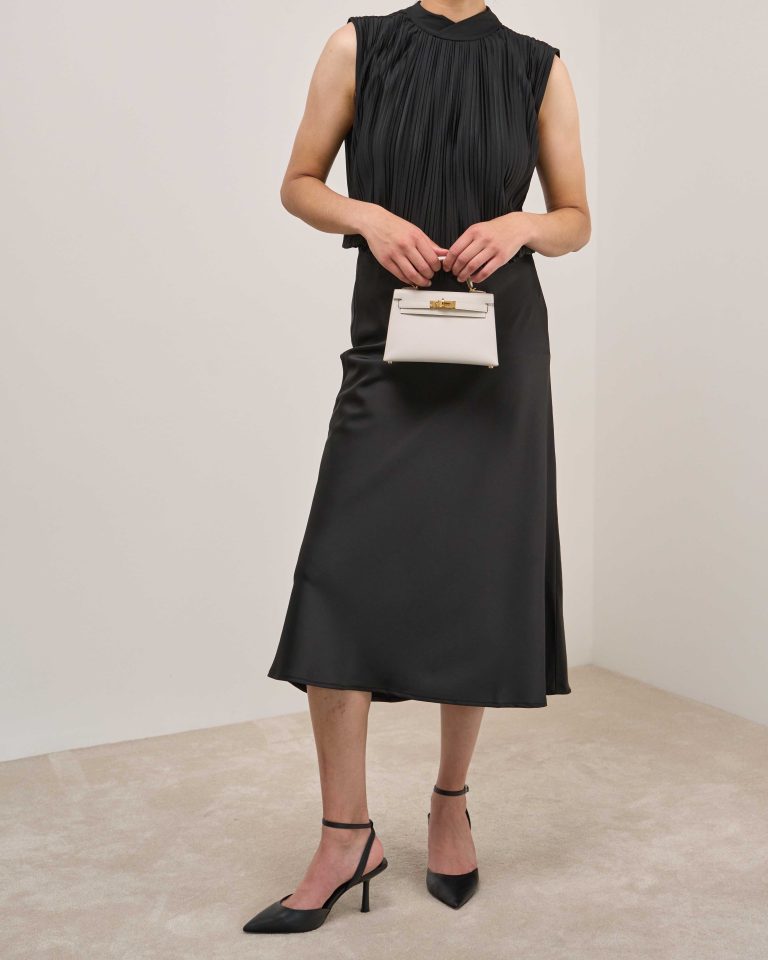 Hermès Kelly Mini Epsom Gris Pâle on Model | Sell your designer bag