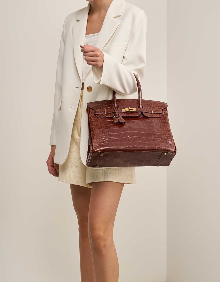 Hermès Birkin 35 Alligator Mississippi Étrusque on Model | Sell your designer bag