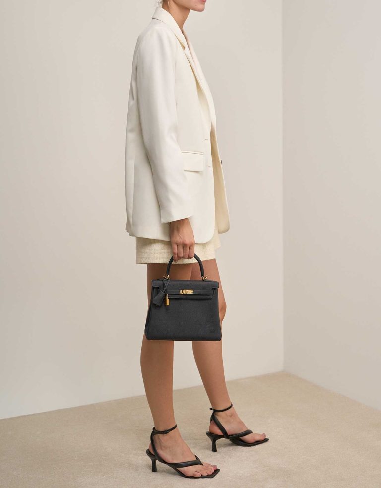 Hermès Kelly 25 Togo Caban on Model | Sell your designer bag