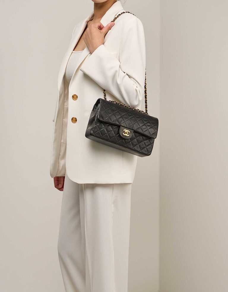 Chanel Timeless Medium Lamb Black on Model | Vendez votre sac de créateur