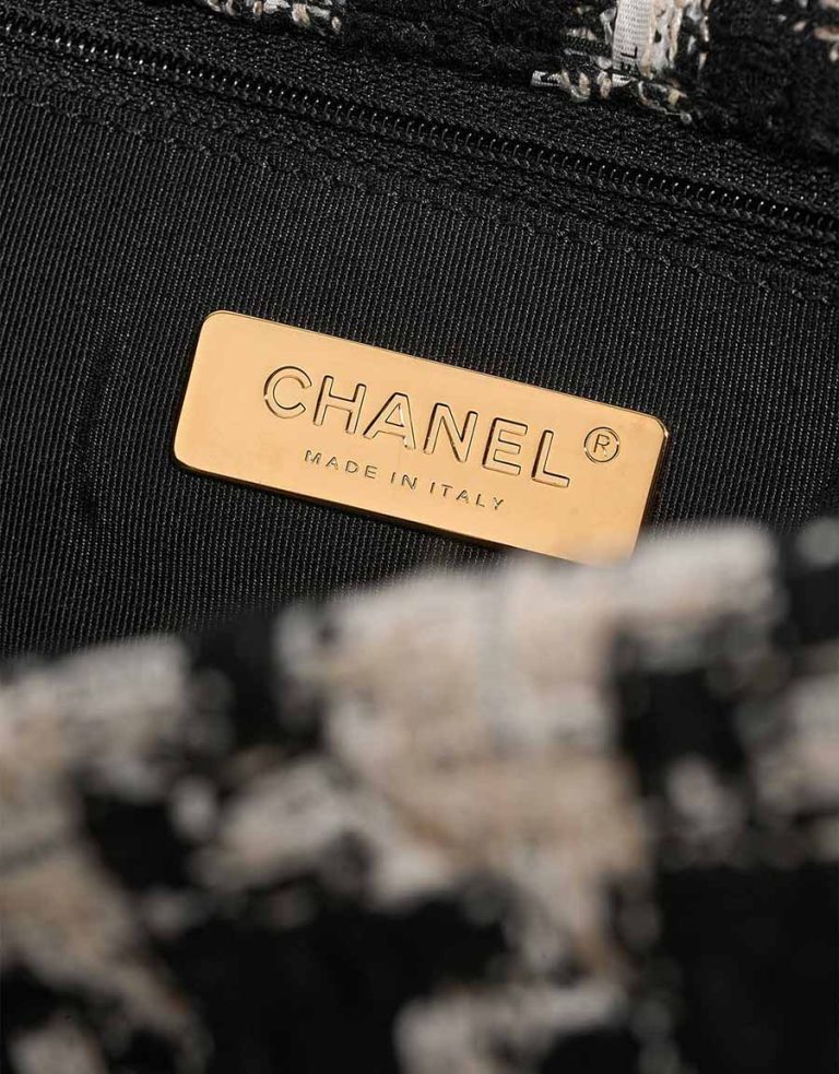 Chanel 19 Maxi Tweed Black / White Logo | Sell your designer bag