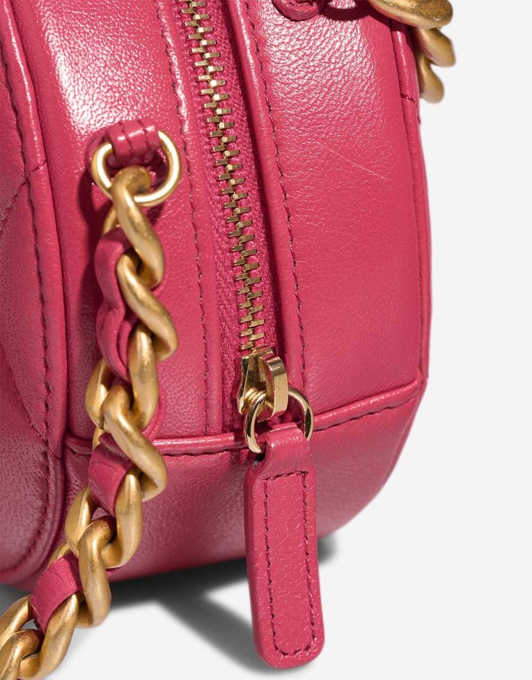 Chanel 19 Round Clutch Lamb Pink Closing System | Sell your designer bag