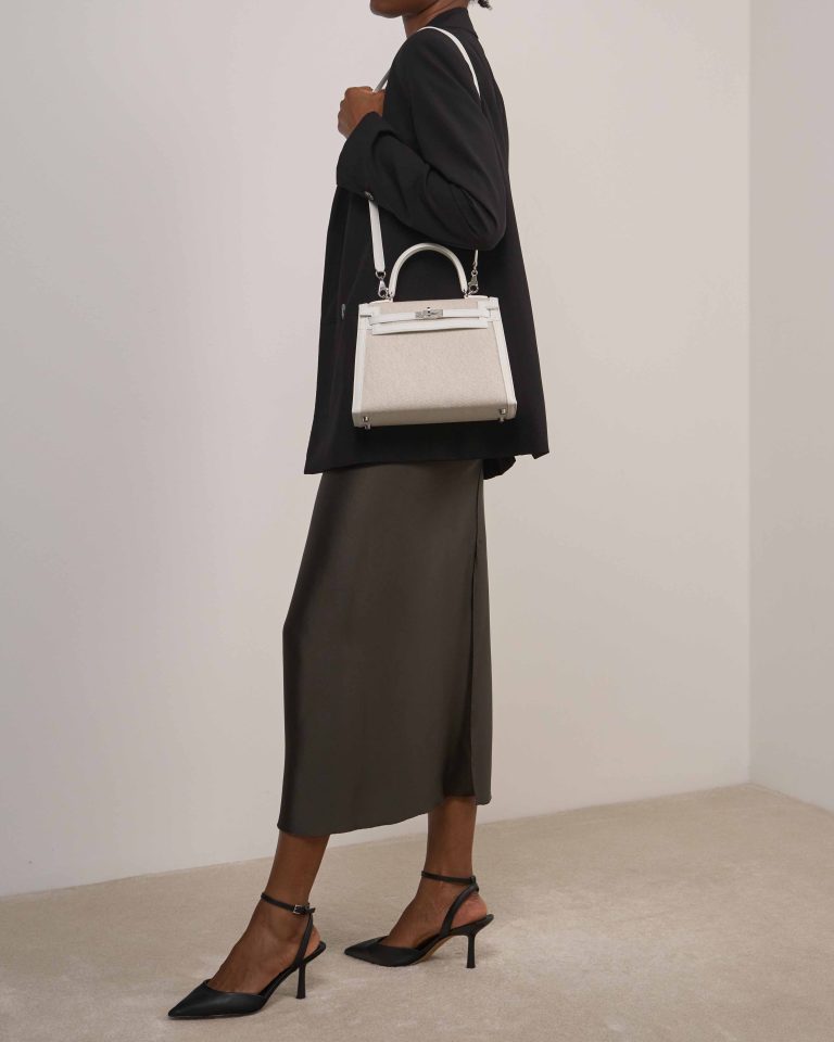 Hermès Kelly 25 Swift / Toile New White / Écru / Beige on Model | Sell your designer bag