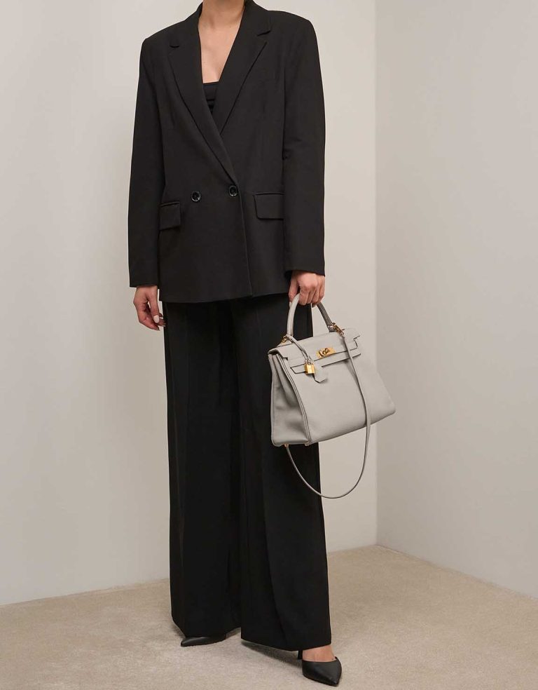 Hermès Kelly 32 Togo Gris Perle on Model | Sell your designer bag