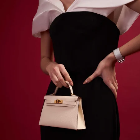 An Hermès Kelly, sold on saclab.com