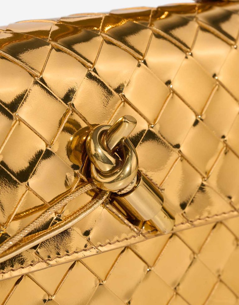 Bottega Veneta Andiamo Clutch Patent Metallic Gold Closing System | Sell your designer bag