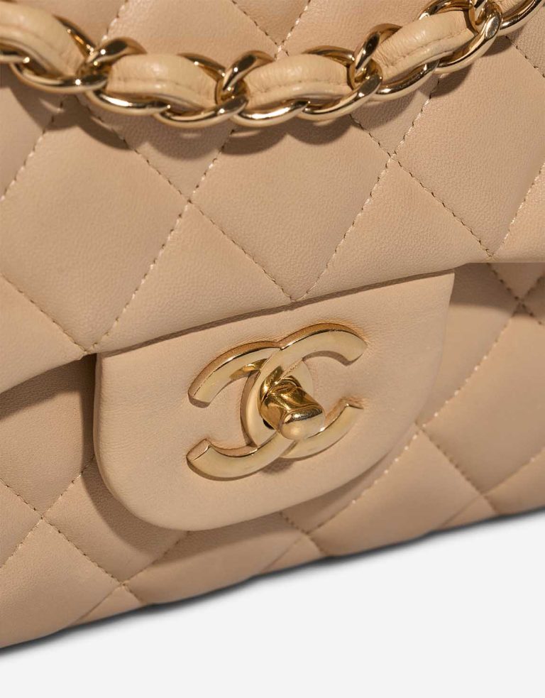 Chanel Timeless Jumbo Lamb Beige Closing System | Sell your designer bag