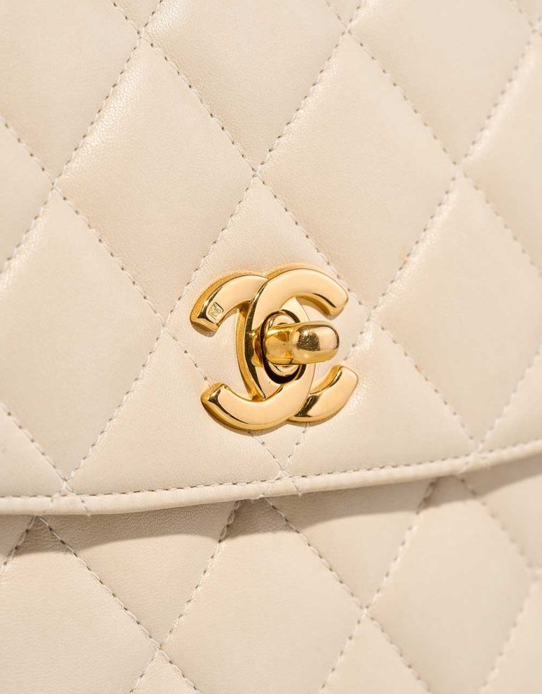 Chanel Flap Bag Medium Lamb Cream Closing System | Sell your designer bag