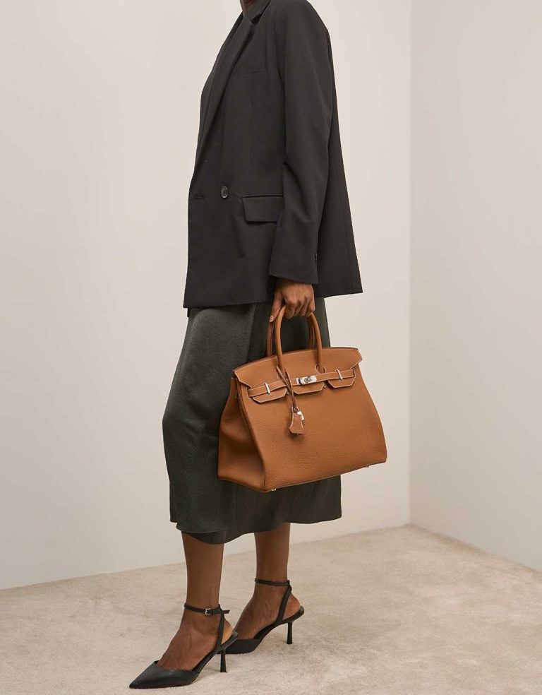 Hermès Birkin 35 Togo Gold on Model | Sell your designer bag