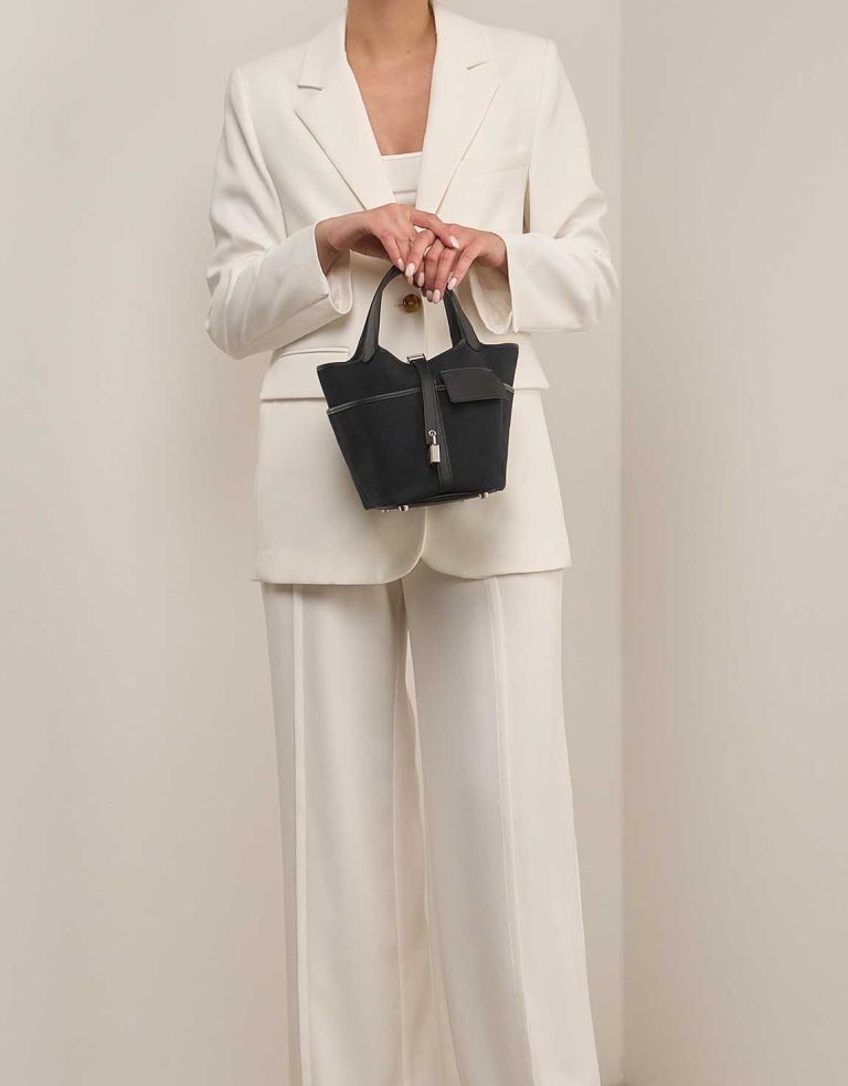 Hermès Picotin 18 Cargo Swift / Toile Goeland Black on Model | Sell your designer bag
