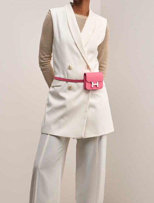 Hermès Constance Slim Wallet Epsom Rose Azalée on Model | Sell your designer bag