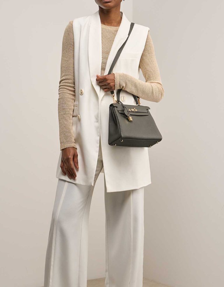 Hermès Kelly 25 Togo Vert de Gris on Model | Sell your designer bag