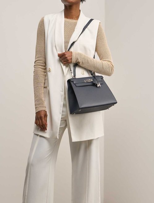 Hermès Kelly 28 Epsom Bleu Indigo on Model | Sell your designer bag