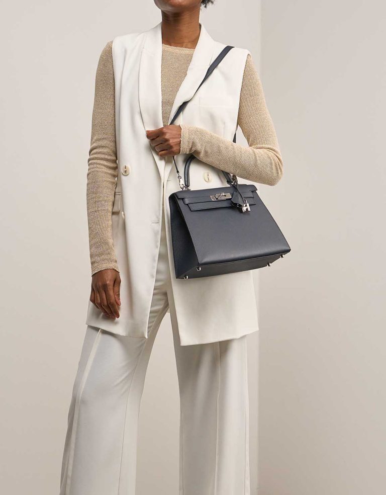 Hermès Kelly 28 Epsom Bleu Indigo on Model | Sell your designer bag