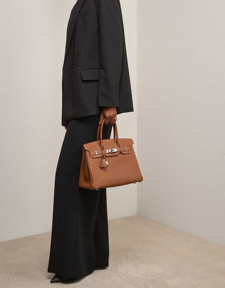 Hermès Birkin 30 Gold on Model | Sell your designer bag