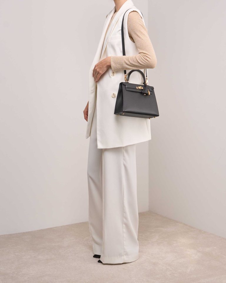 Hermès Kelly 25 Epsom Black on Model | Sell your designer bag