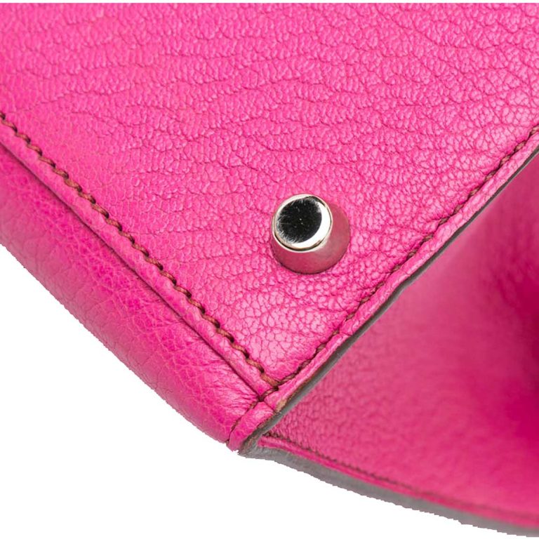 Hermès Kelly 32 Chèvre Mysore Fuchsia Signs of wear | Sell your designer bag