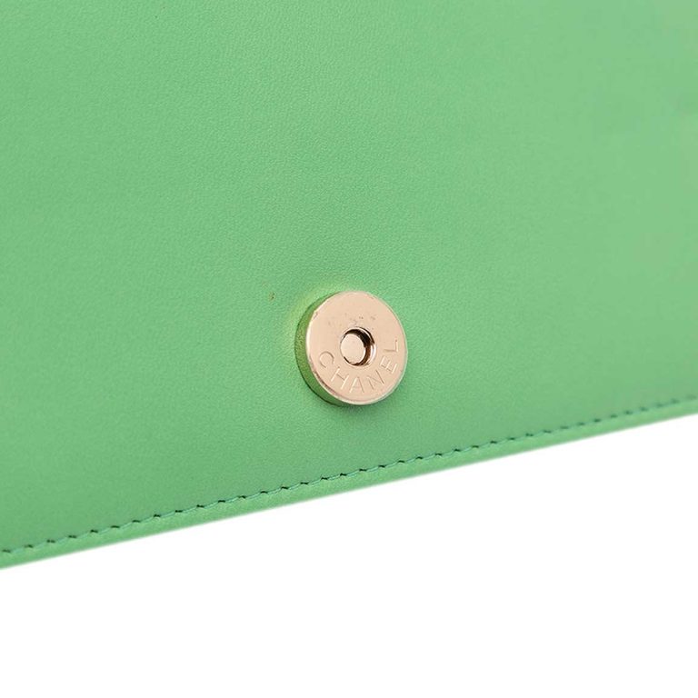 Chanel Boy Wallet On Chain Lamb Green Front | Sell your designer bag