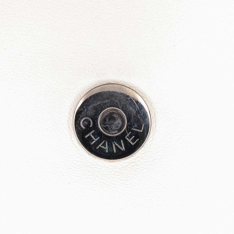 Chanel Pearl Obsession Flap Bag Lamb White Signs of wear | Sell your designer bag