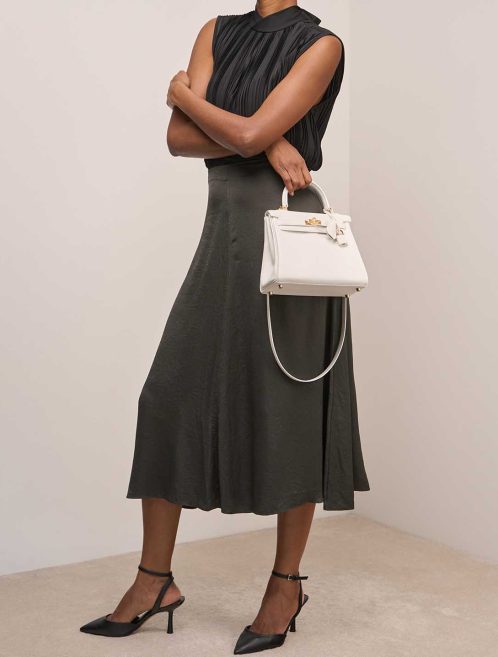 Hermès Kelly 25 Swift New White on Model | Sell your designer bag