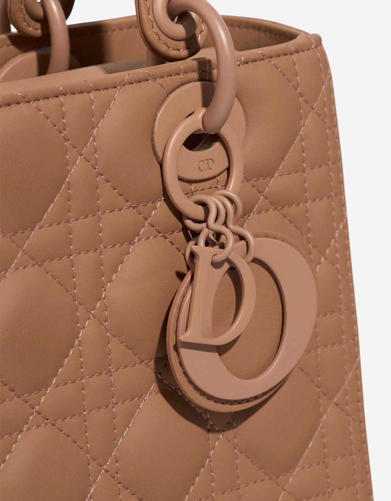 Dior Lady Medium Lamb Beige Rosé Closing System | Sell your designer bag