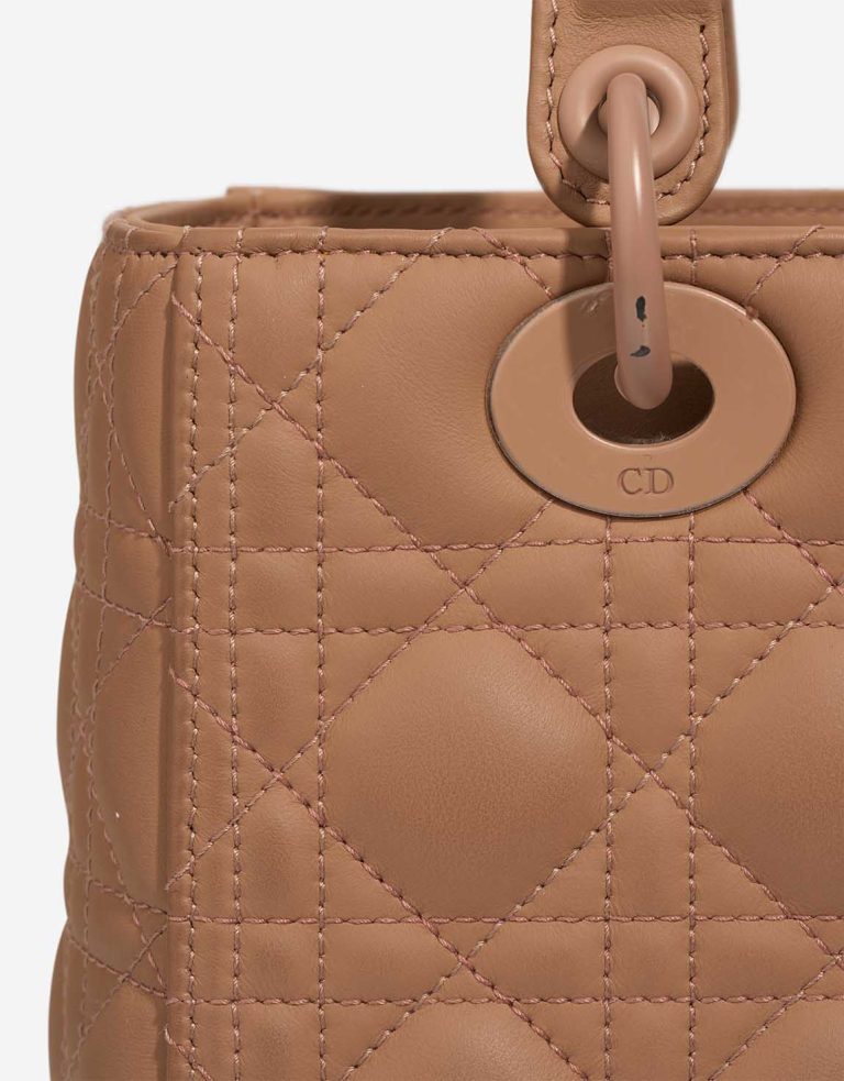 Dior Lady Medium Lamb Beige Rosé Signs of wear | Sell your designer bag