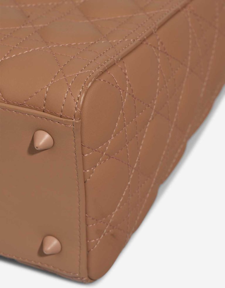Dior Lady Medium Lamb Beige Rosé Signs of wear | Sell your designer bag
