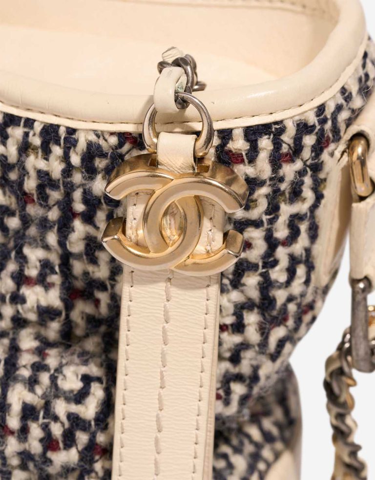 Chanel Gabrielle Medium Tweed Beige Closing System | Sell your designer bag