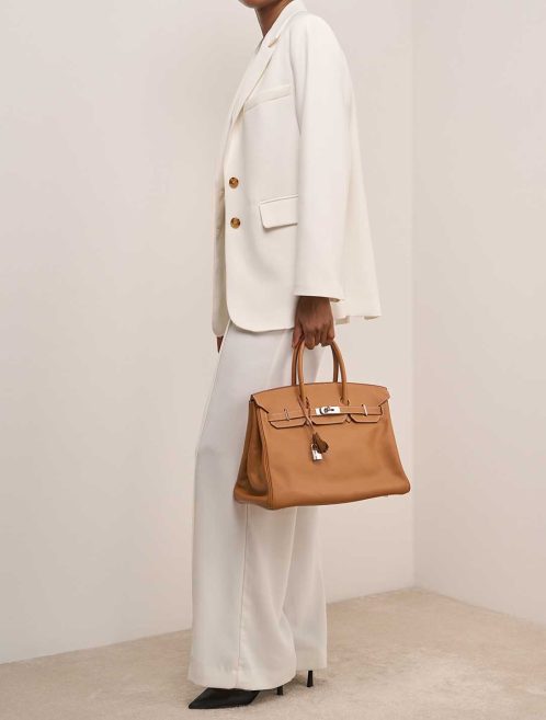Hermès Birkin 35 Swift Naturel on Model | Sell your designer bag