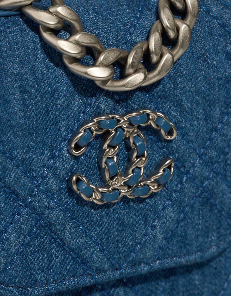 Chanel 19 Phone Holder Denim Blue Closing System | Sell your designer bag